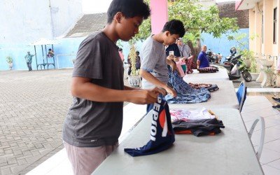 Tantangan Lomba Melipat Baju di Classmeeting SMP Miosi